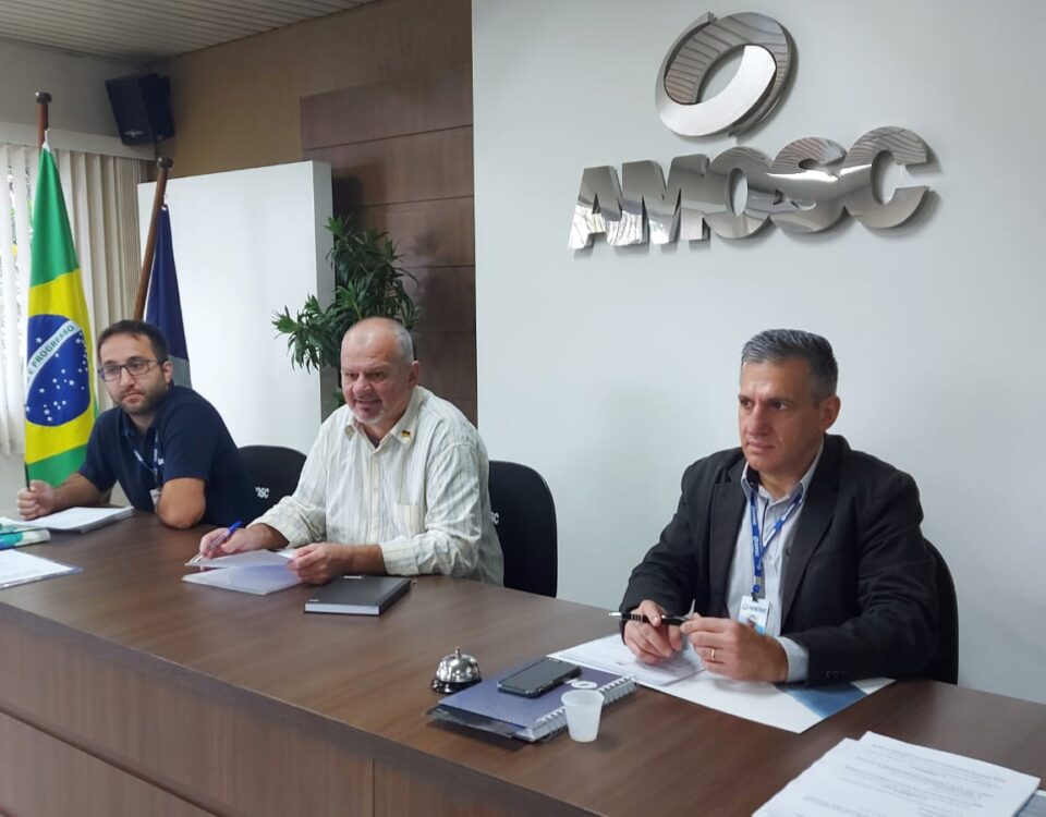 Luciano Deon (AMOSC), Walter Lohamann secretário de Esportes de São Carlos e Celso Galante secretário executivo da AMOSC