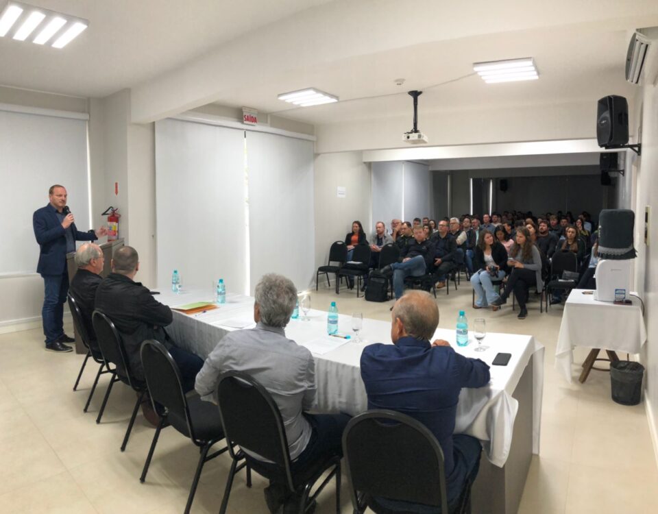 Reunião promovida pel FECAM