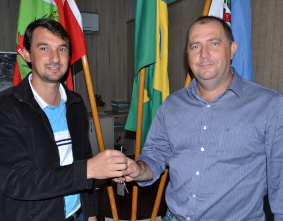 Prefeito Éder Marmitt transmitiou o cargo na manhã desta segunda-feira