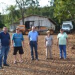 Prefeito, vice, Secretario e moradores da Comunidade Parafusinho