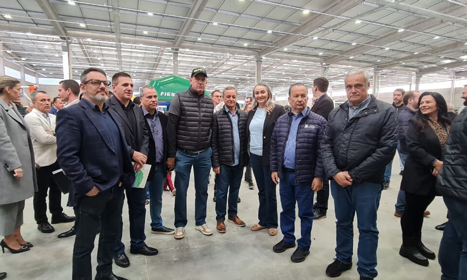 Secretário Executivo AMOSC e Ass. Jurídico Fabiano Porto entregam minuta de resolução