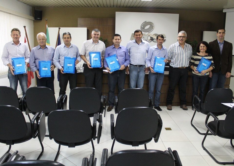 Prefeitos, representante da empresa e da SDR de Chapecó